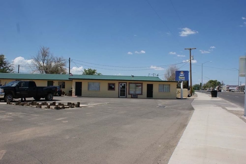 Hwy Express Inn And Suites Thatcher Exterior photo
