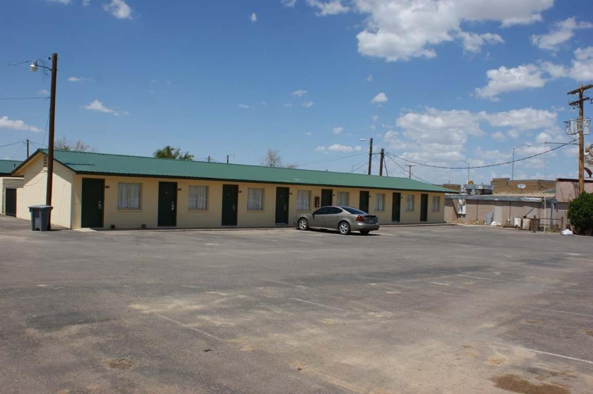 Hwy Express Inn And Suites Thatcher Exterior photo