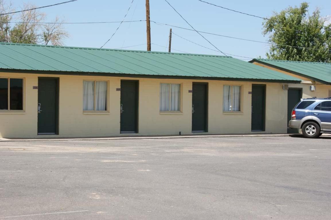 Hwy Express Inn And Suites Thatcher Exterior photo