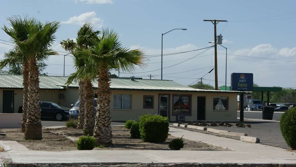 Hwy Express Inn And Suites Thatcher Exterior photo
