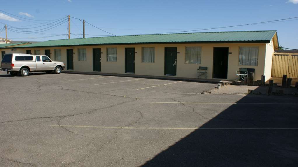 Hwy Express Inn And Suites Thatcher Exterior photo