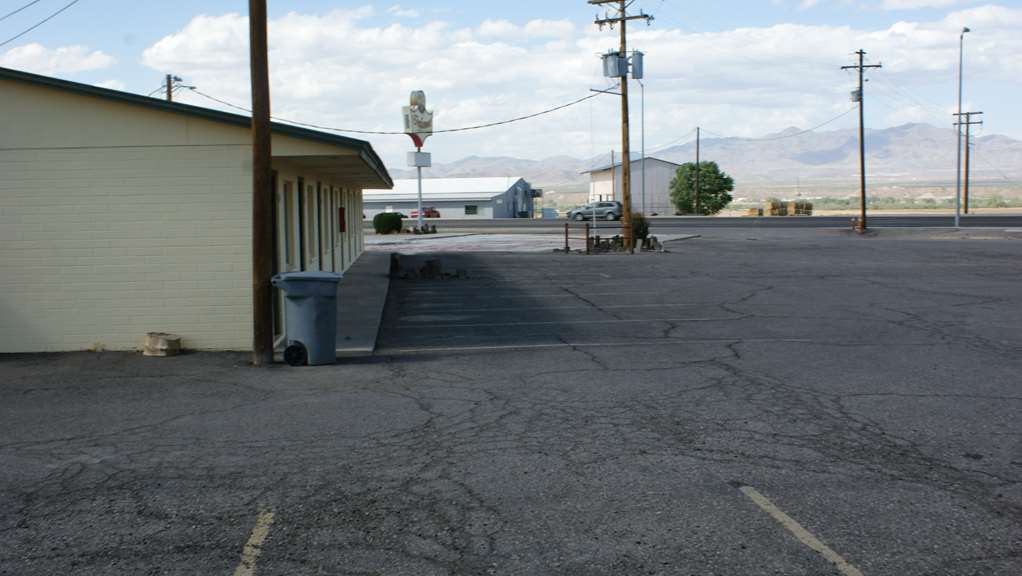 Hwy Express Inn And Suites Thatcher Exterior photo