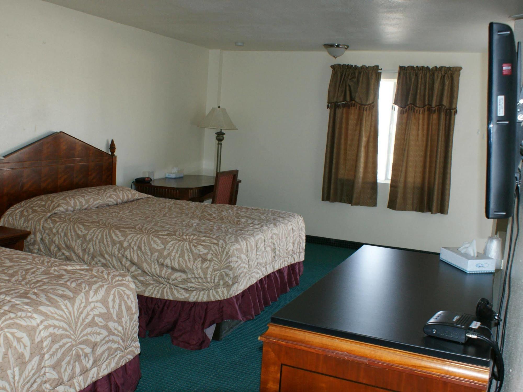 Hwy Express Inn And Suites Thatcher Exterior photo