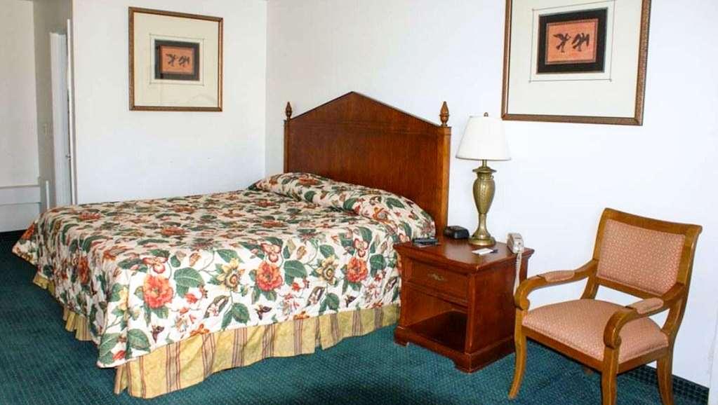 Hwy Express Inn And Suites Thatcher Room photo