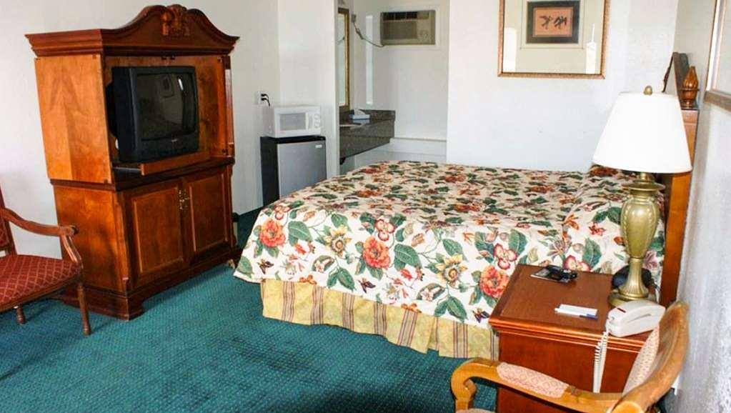 Hwy Express Inn And Suites Thatcher Room photo