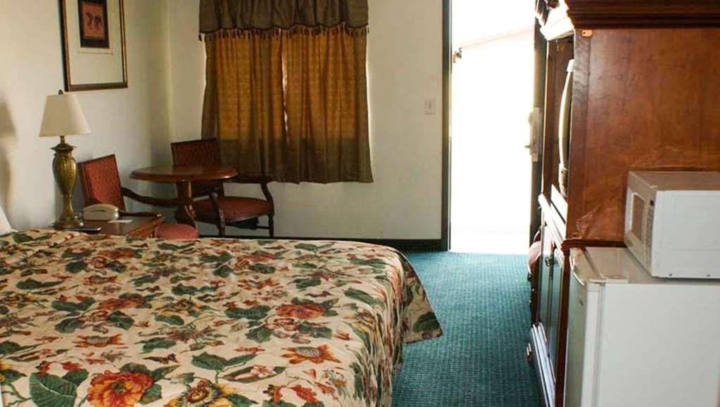 Hwy Express Inn And Suites Thatcher Room photo
