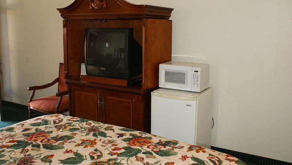 Hwy Express Inn And Suites Thatcher Room photo