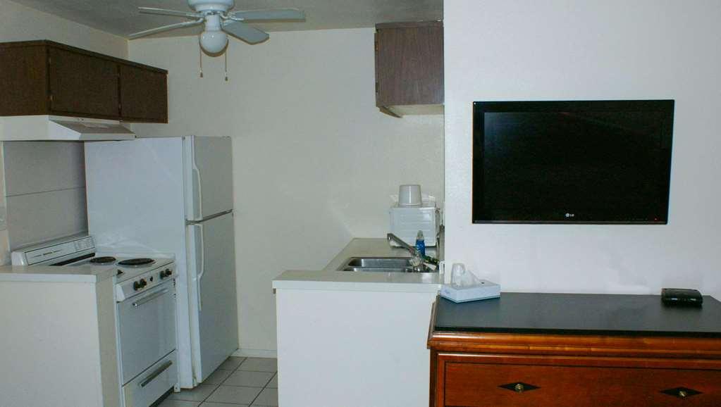 Hwy Express Inn And Suites Thatcher Room photo