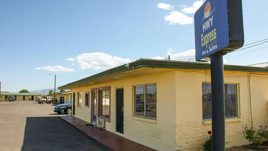 Hwy Express Inn And Suites Thatcher Exterior photo