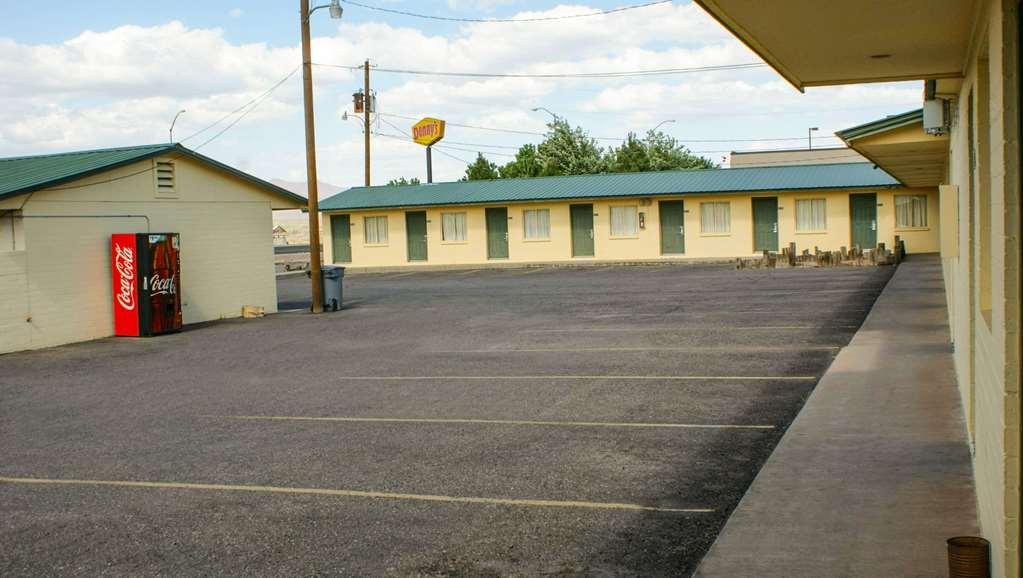Hwy Express Inn And Suites Thatcher Exterior photo