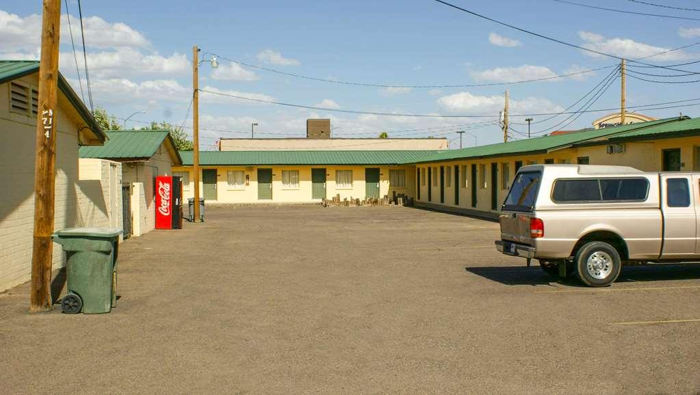 Hwy Express Inn And Suites Thatcher Exterior photo
