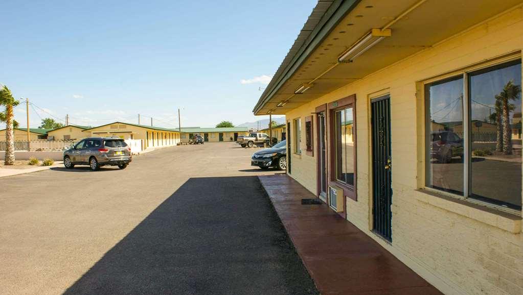 Hwy Express Inn And Suites Thatcher Exterior photo