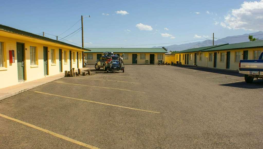 Hwy Express Inn And Suites Thatcher Exterior photo