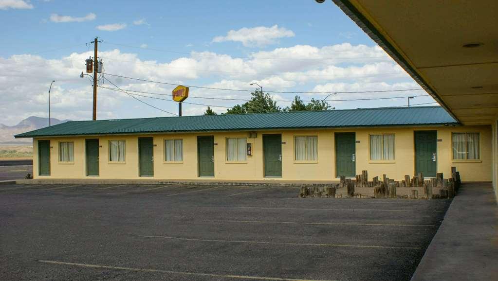 Hwy Express Inn And Suites Thatcher Exterior photo