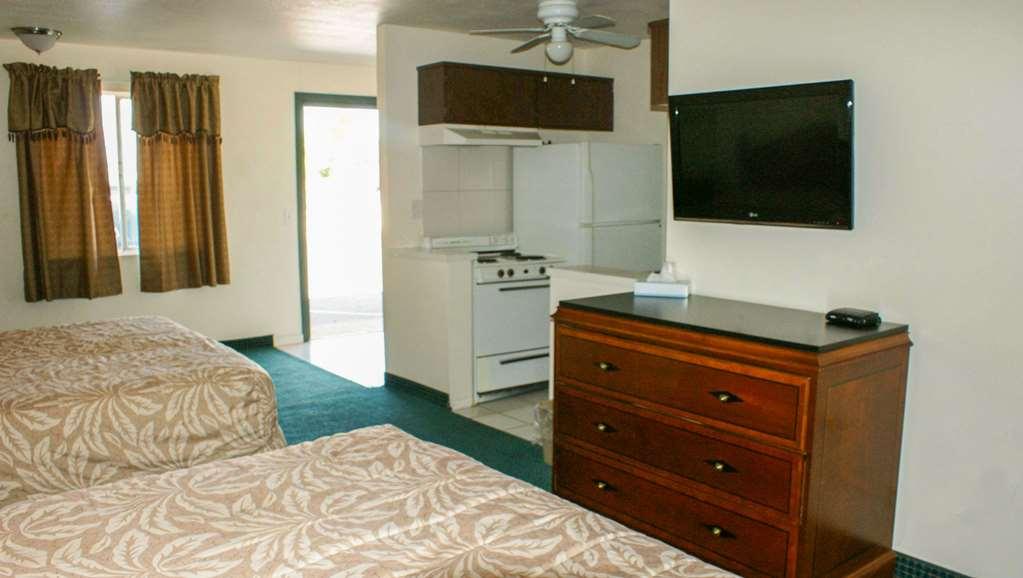 Hwy Express Inn And Suites Thatcher Room photo